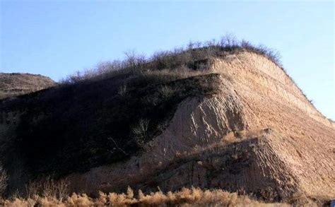 燥土|八字中什么是湿土和燥土 (戊土和己土是湿土燥土)